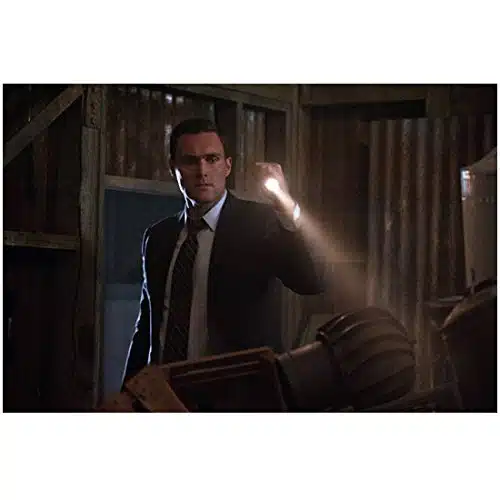 The Mentalist x Photo Owain YeomanWayne Rigsby wFlashlight kn